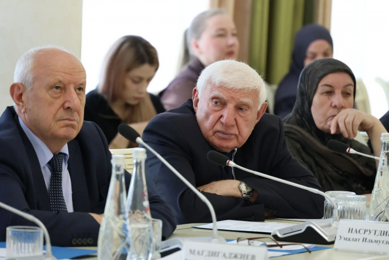 Федор Щукин провел заседание Совета старейшин Дагестана